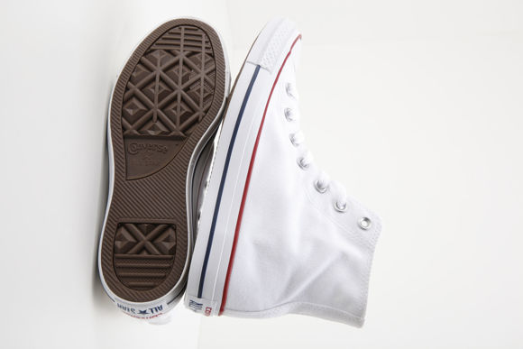 Image sur Chuck Taylor sneakers