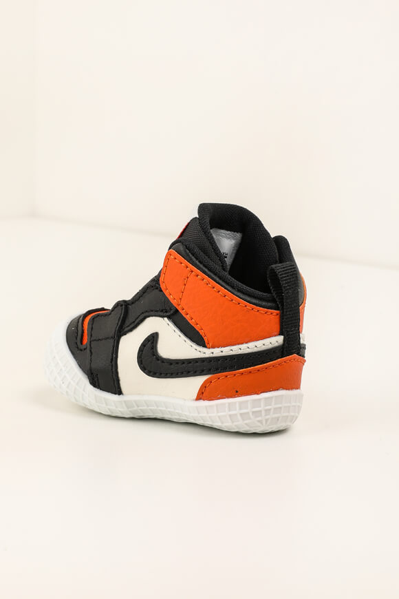 Image sur Air Jordan 1 sneakers bébé