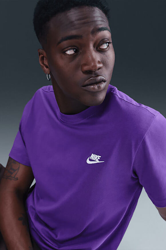 Bild von Sportswear Club T-Shirt