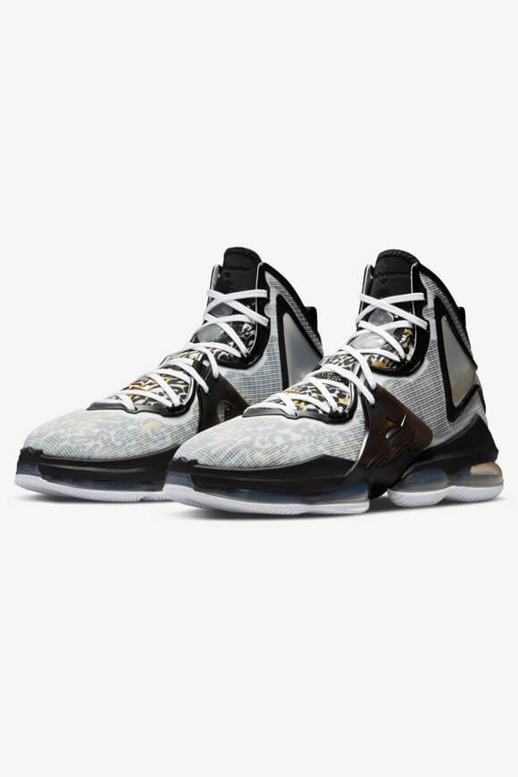 Nike LeBron XIX Sneaker White + Metallic Farbe Gold + Black ER8990 Nike LeBron XIX Sneaker White + Metallic Farbe Gold + Black ER8990
