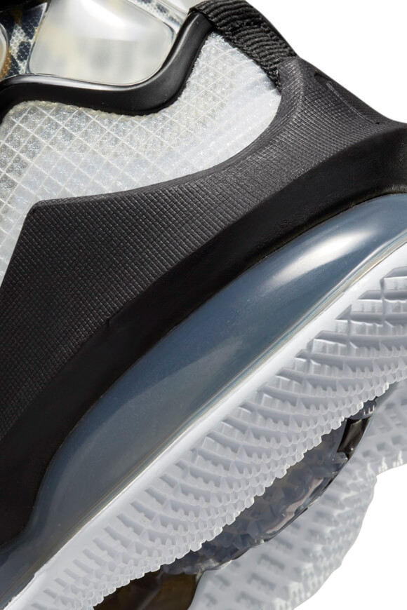 Image sur LeBron XIX sneakers
