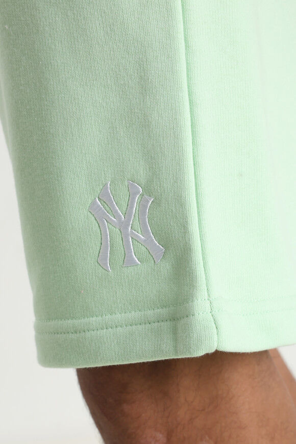 Bild von Base Runner Emb Helix Sweatshorts