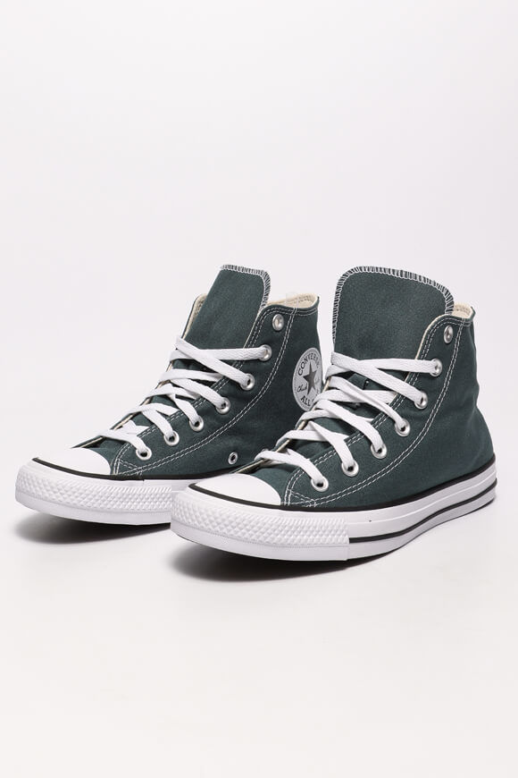 Image sur Chuck Taylor sneakers