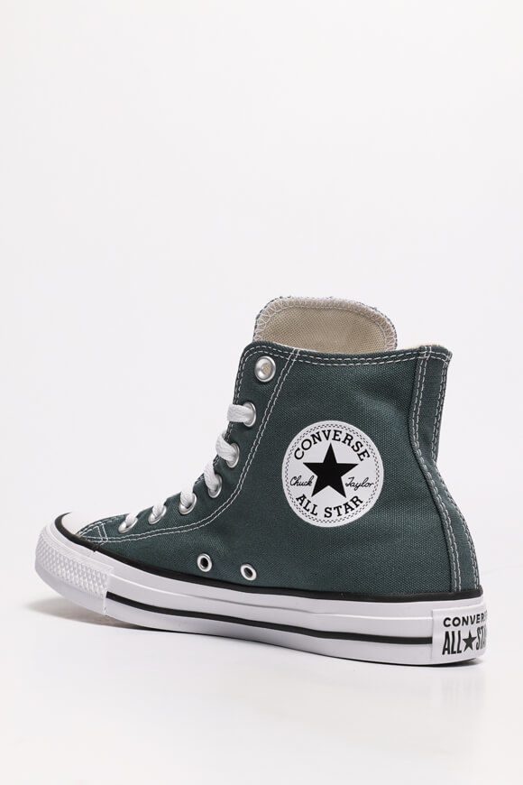 Image sur Chuck Taylor sneakers