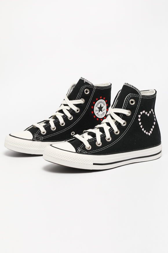 Image sur Chuck Taylor Embroidered Hearts sneakers