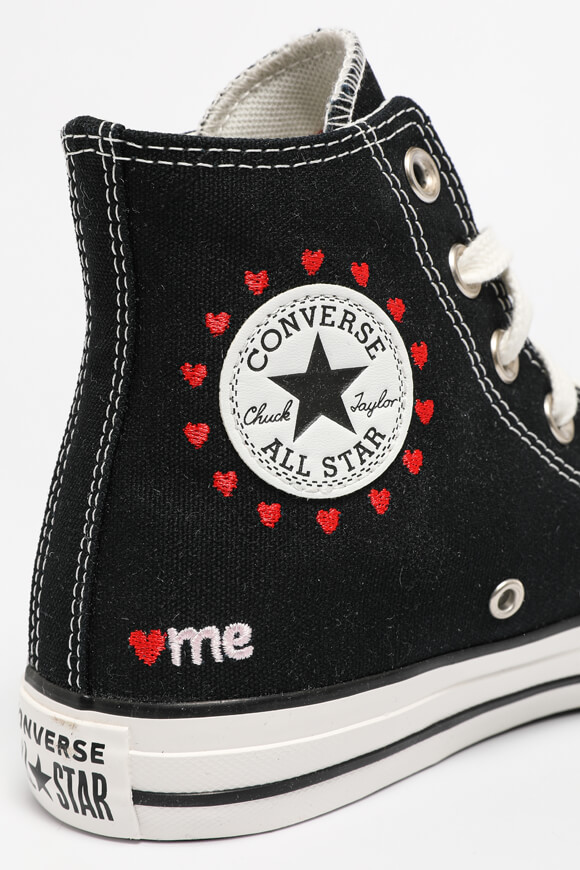Image sur Chuck Taylor Embroidered Hearts sneakers