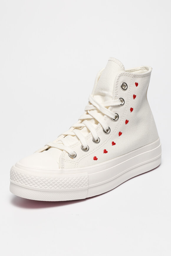 Image sur Chuck Taylor Lift Platform Embroidered Hearts sneakers