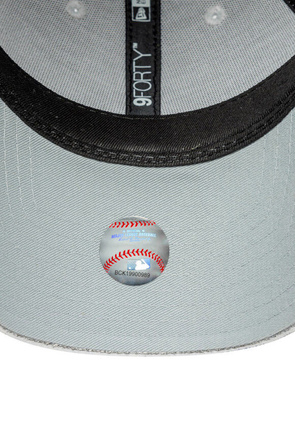 Image sur Casquette 9forty métallisée / strapback