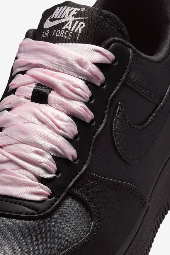 Image sur Air Force 1 '07 LV8 Satin Sneaker