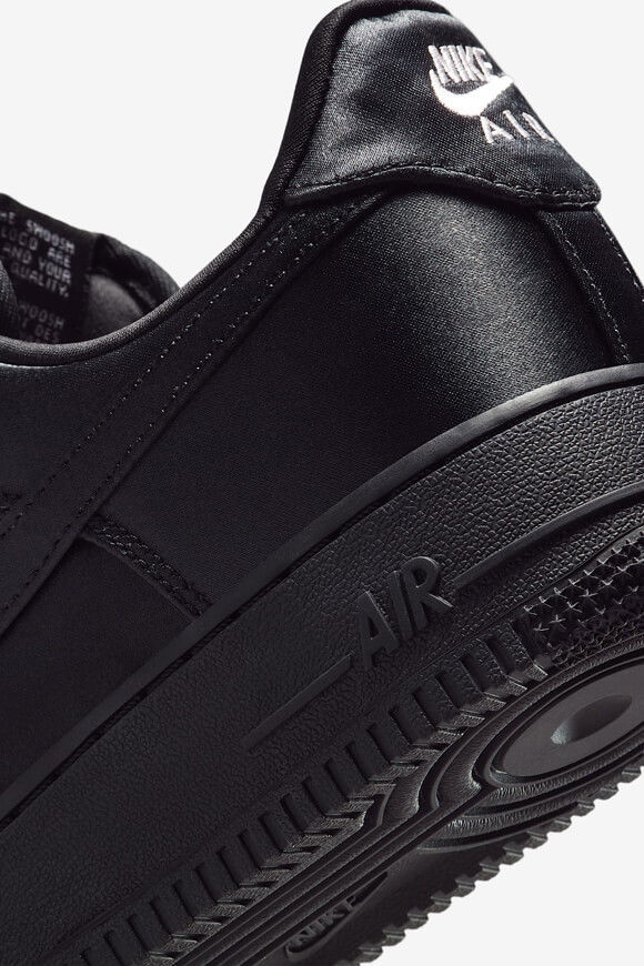 Image sur Air Force 1 '07 LV8 Satin Sneaker