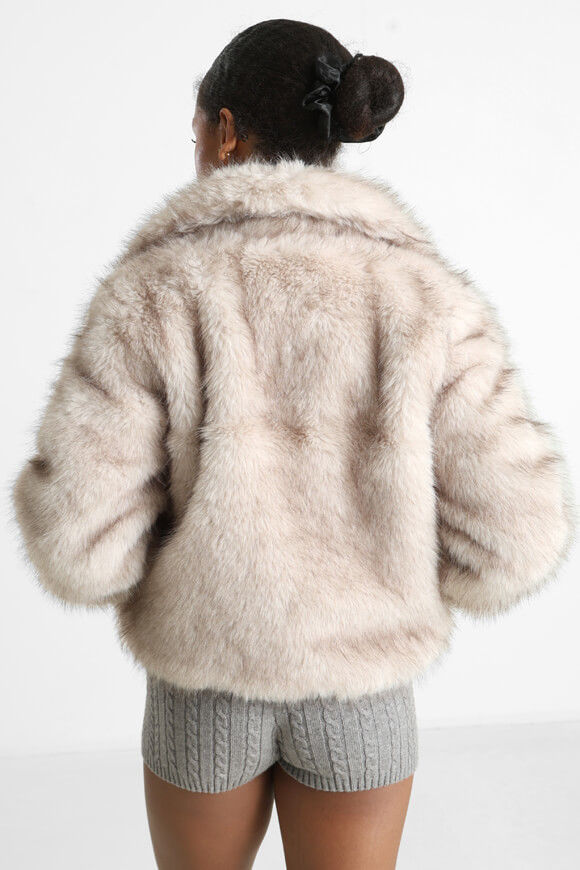 Image sur Manteau court en fourrure synthétique