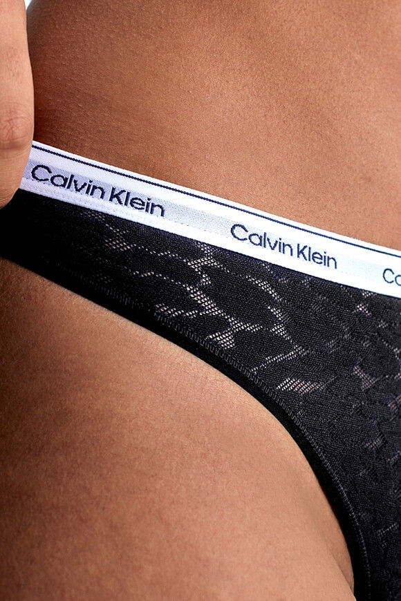 Image sur String en dentelle