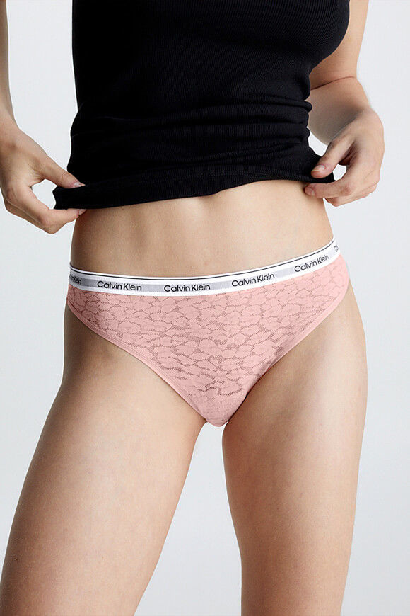 Image sur String en dentelle