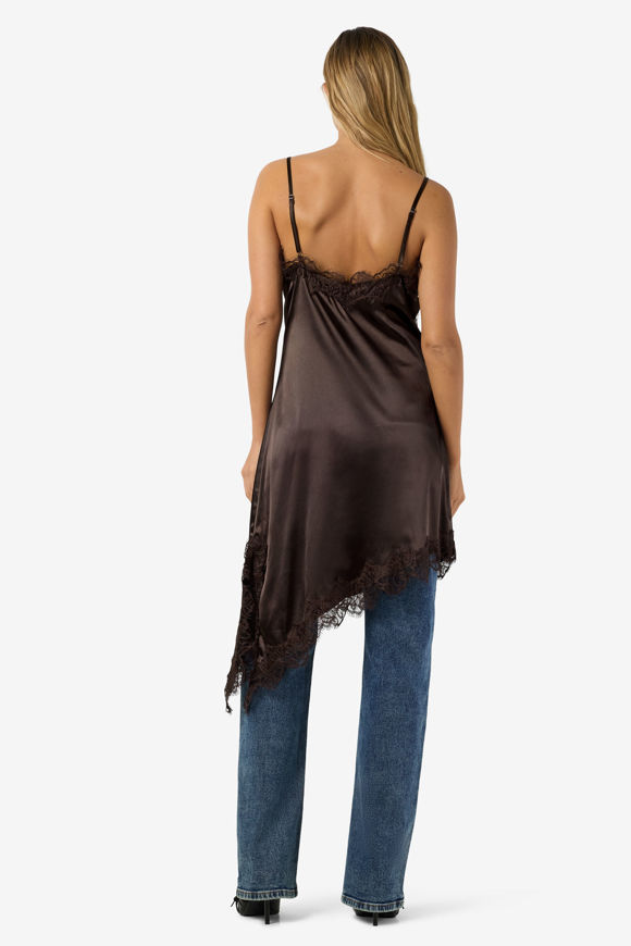 Image sur Asymmetrisches Satinkleid