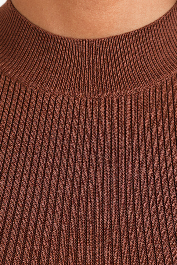 Image sur Top court en tricot côtelé