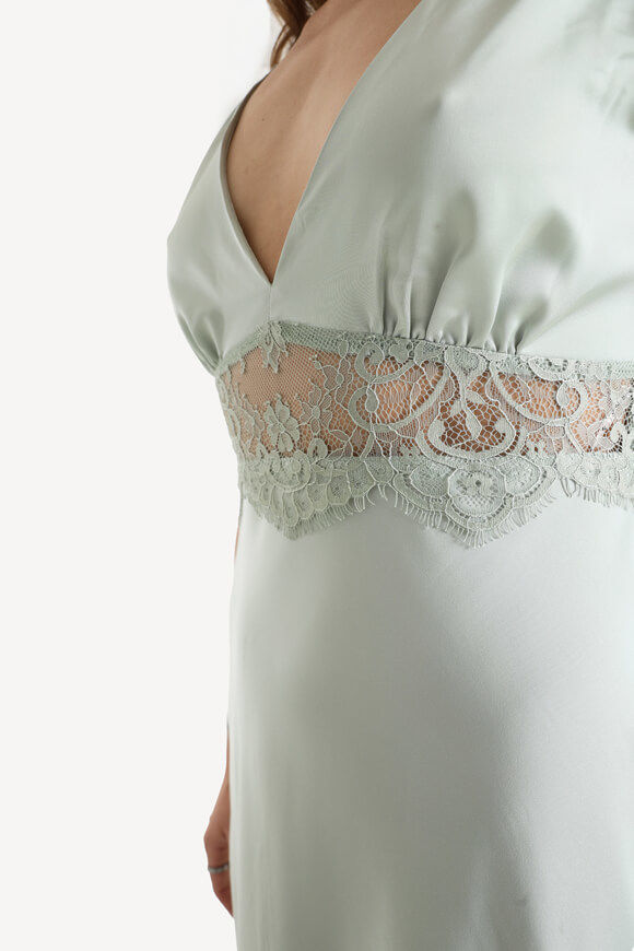 Bild von Satin Maxikleid
