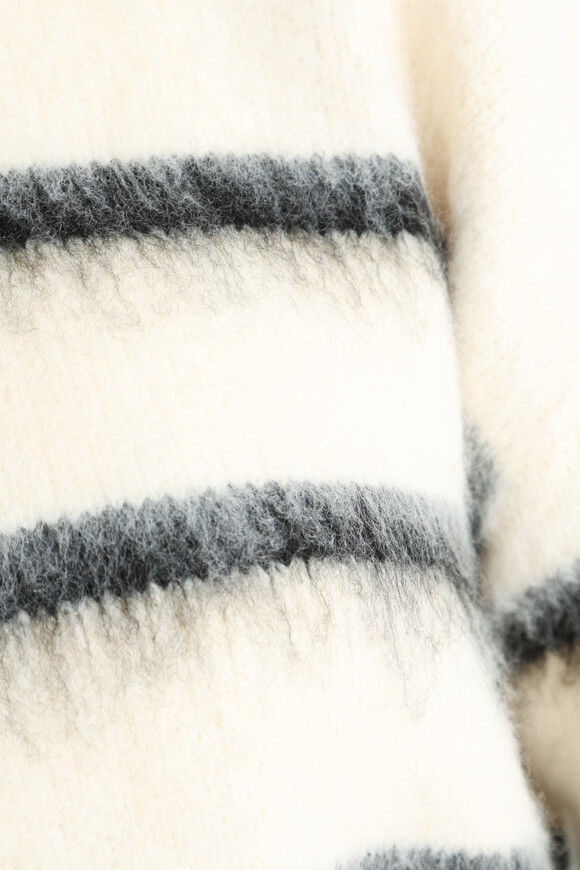 Image sur Pull ample en tricot poilu