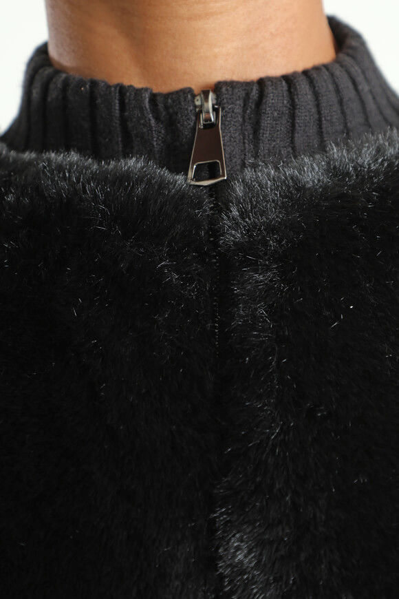 Bild von Strickjacke mit Kunstpelz