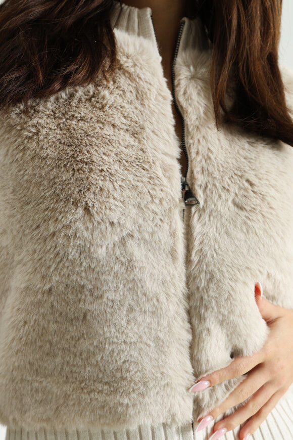 Bild von Strickjacke mit Kunstpelz